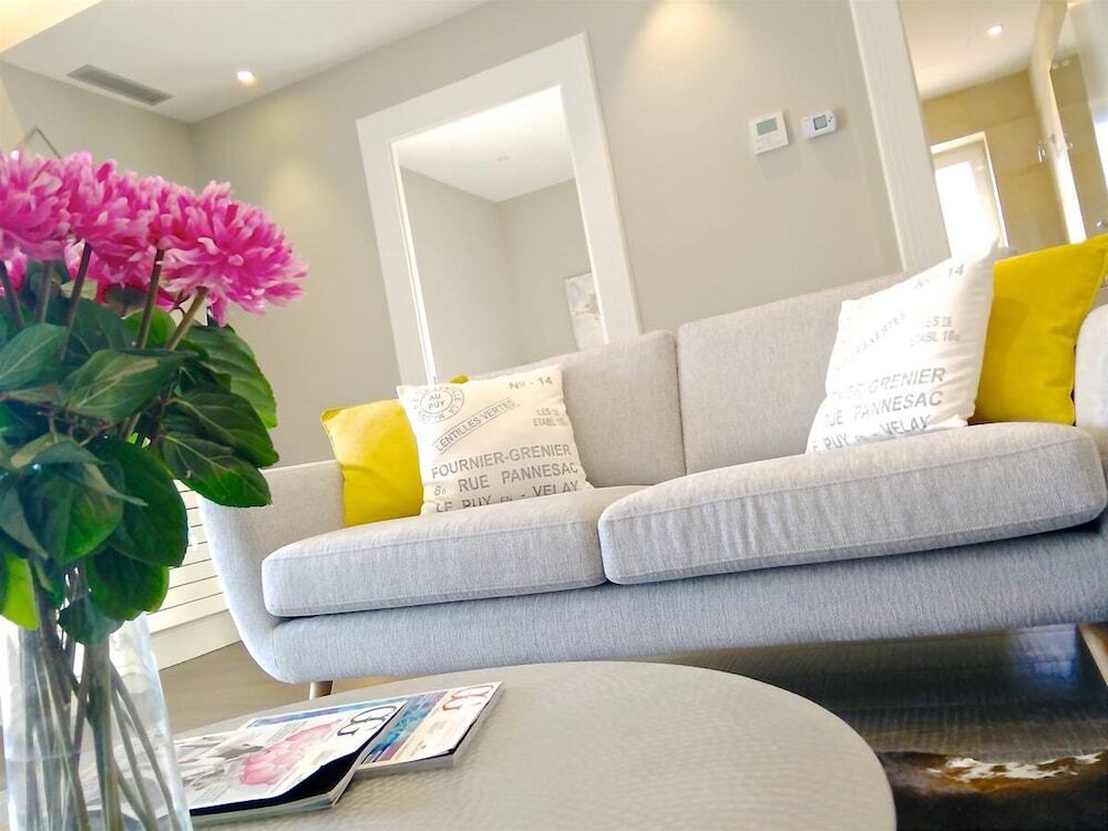 BizFlats Batik Penthouse Pedralbes