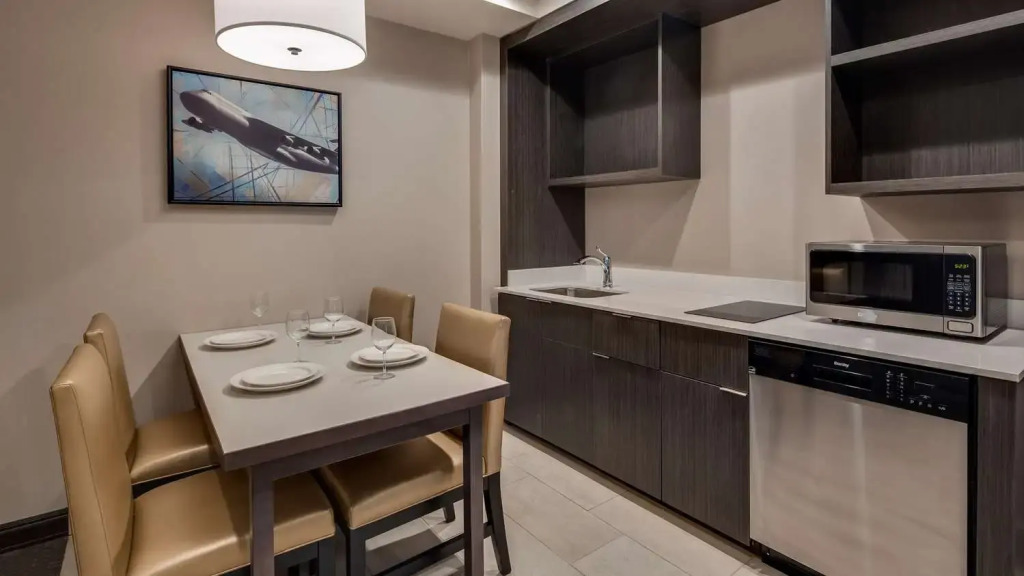 Best Western Plus Executive Residency Rigbys Water World Hotel