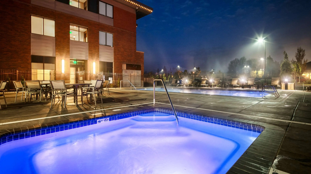 Best Western Premier Boulder Falls Inn