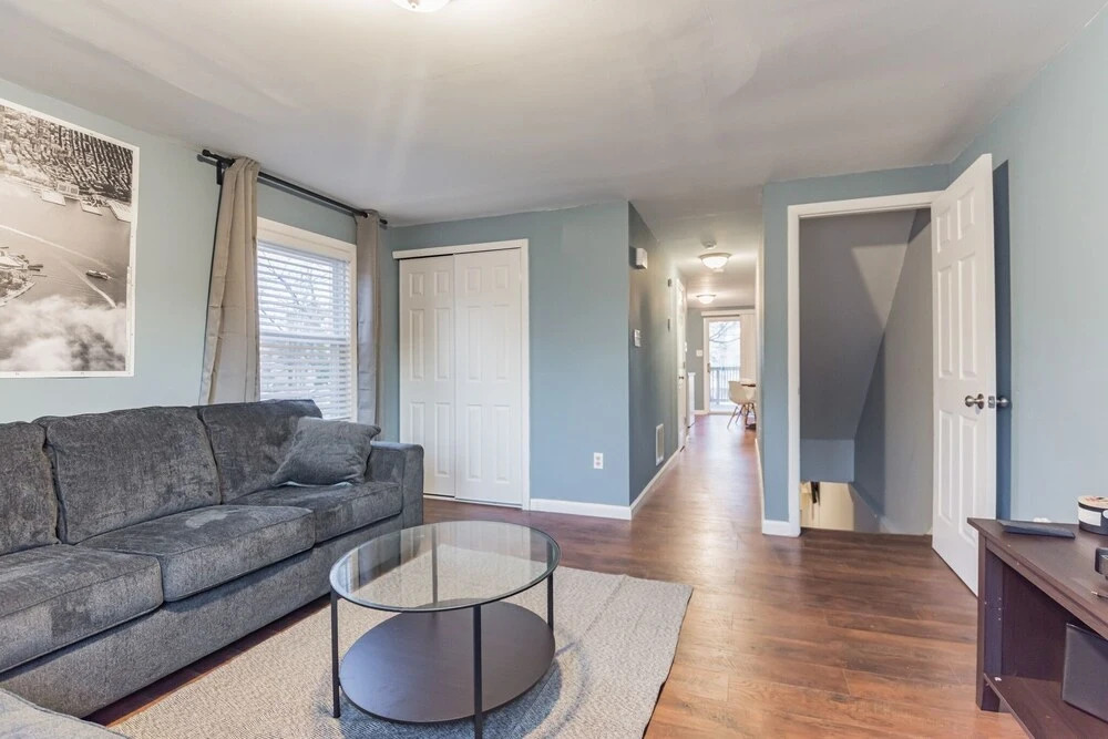 Hillyer Manner - Comfy Townhouse In Great Location! 3 Bedroom Townhouse by Redawning
