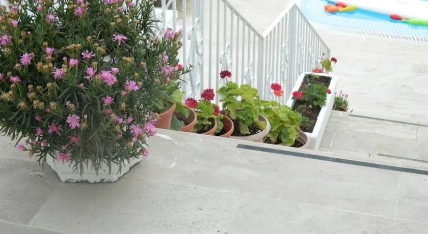 Ugur Hotel