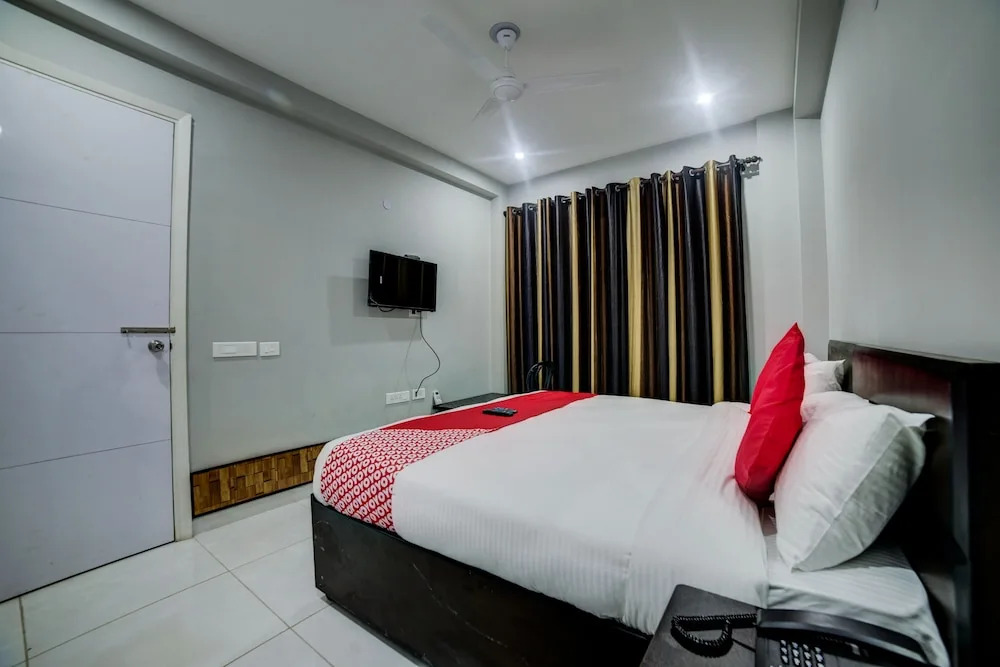 Oyo 28073 Shiva Residency