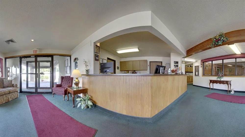 Super 8 Motel - Shawano