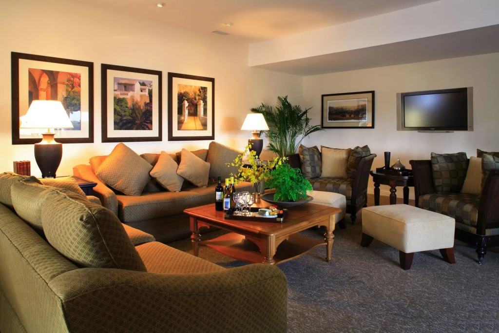 West Beach Inn, a Coast Hotel