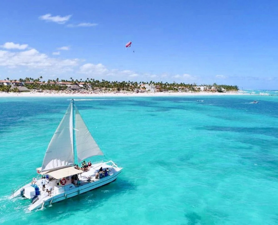 Los Corales Beach Front E101