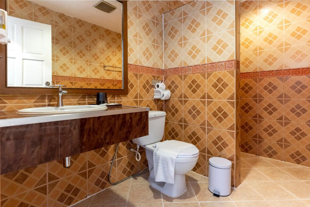Family Room for 5 pax near Thapae Gate