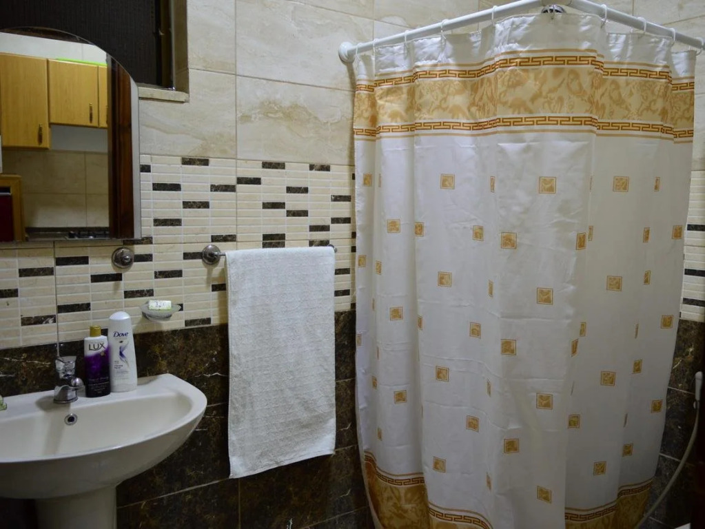 Al Hadeer Suites Hotel