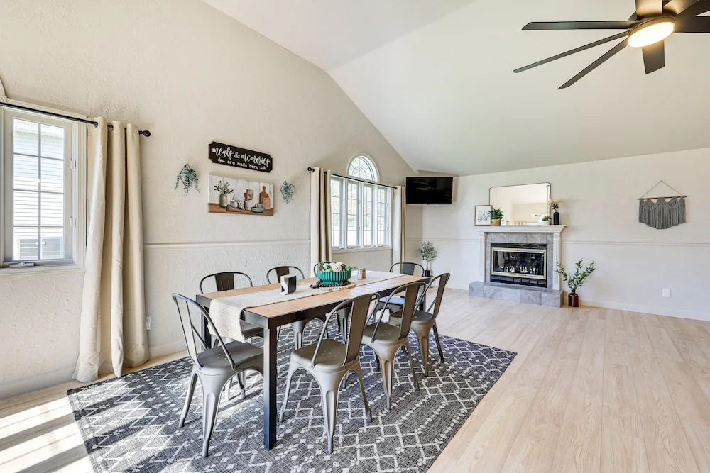 Holiday Island Home w/ Screened-in Deck & Fire Pit
