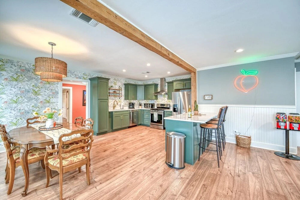 Cozy Cottage 3 min to Dwtn Large Backyard W/grill