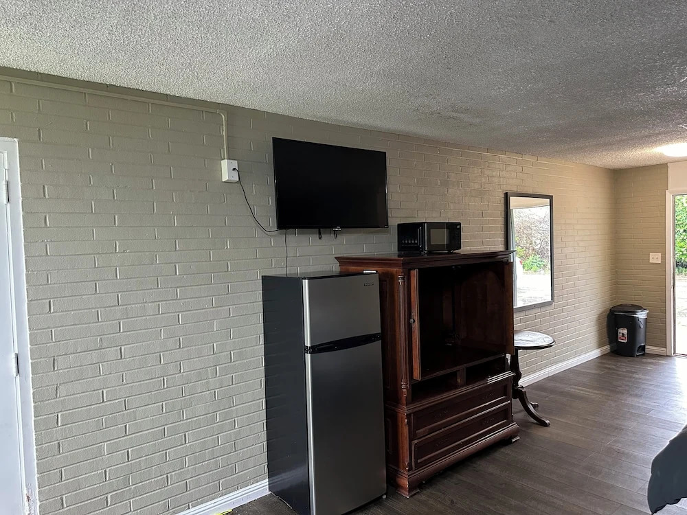 Amerihill Inn & Suites Greensboro