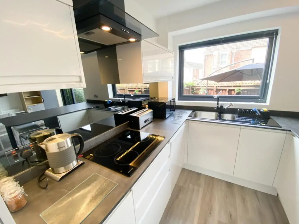 Harbourside House - Great Location - Parking - 2 En-Suites - Sleeps 5 Plus 1
