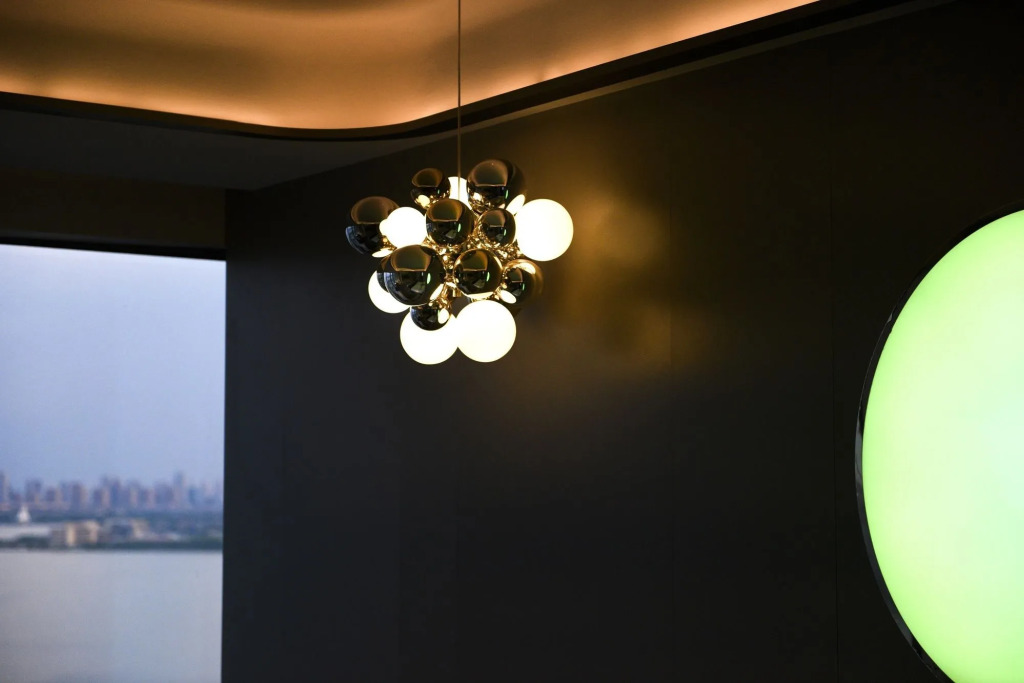 W Suzhou