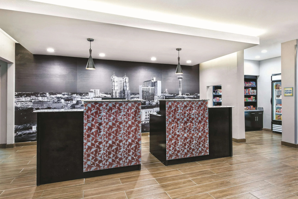 La Quinta by Wyndham San Antonio by Frost Bank Center