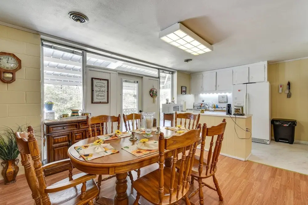 Seneca Abode w/ Furnished Deck < 10 Mi to Clemson!