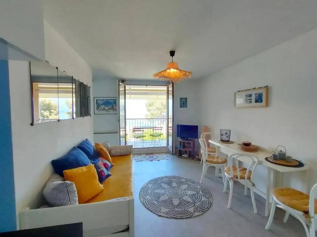 Appartement avec terrasse vue mer, proximité plage, place parking