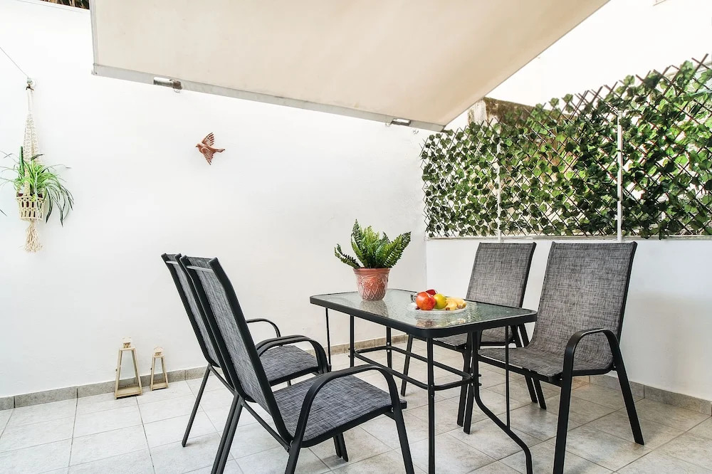 Elegant and renovated flat in Dafni