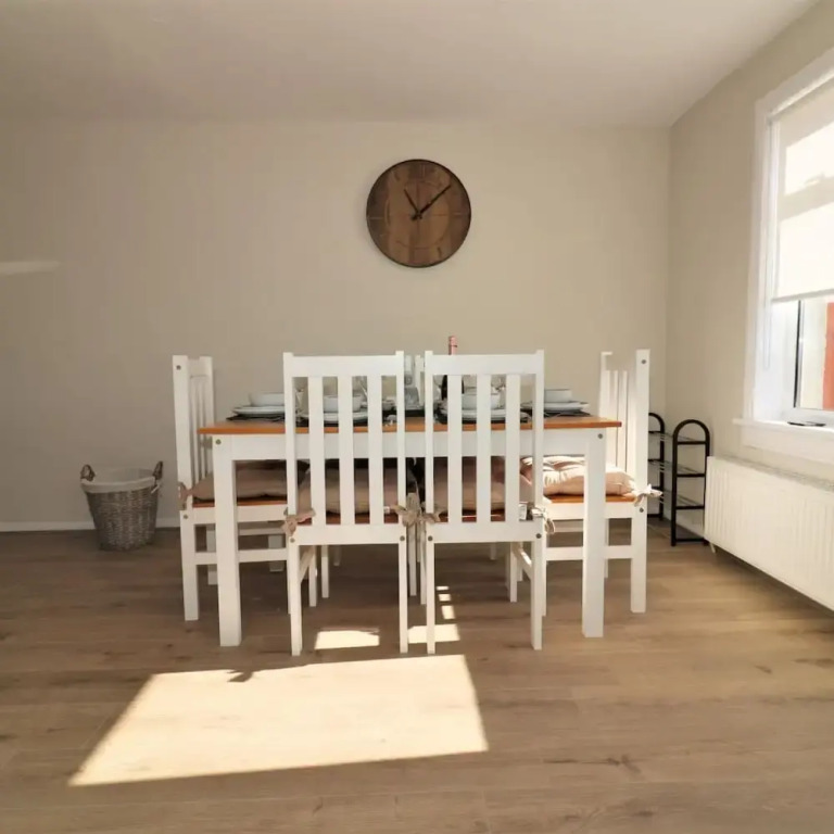 Honeywell House - Airdrie