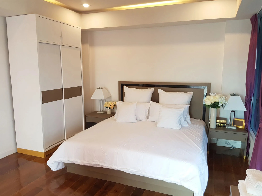 S.E.T Thanmongkol Residence