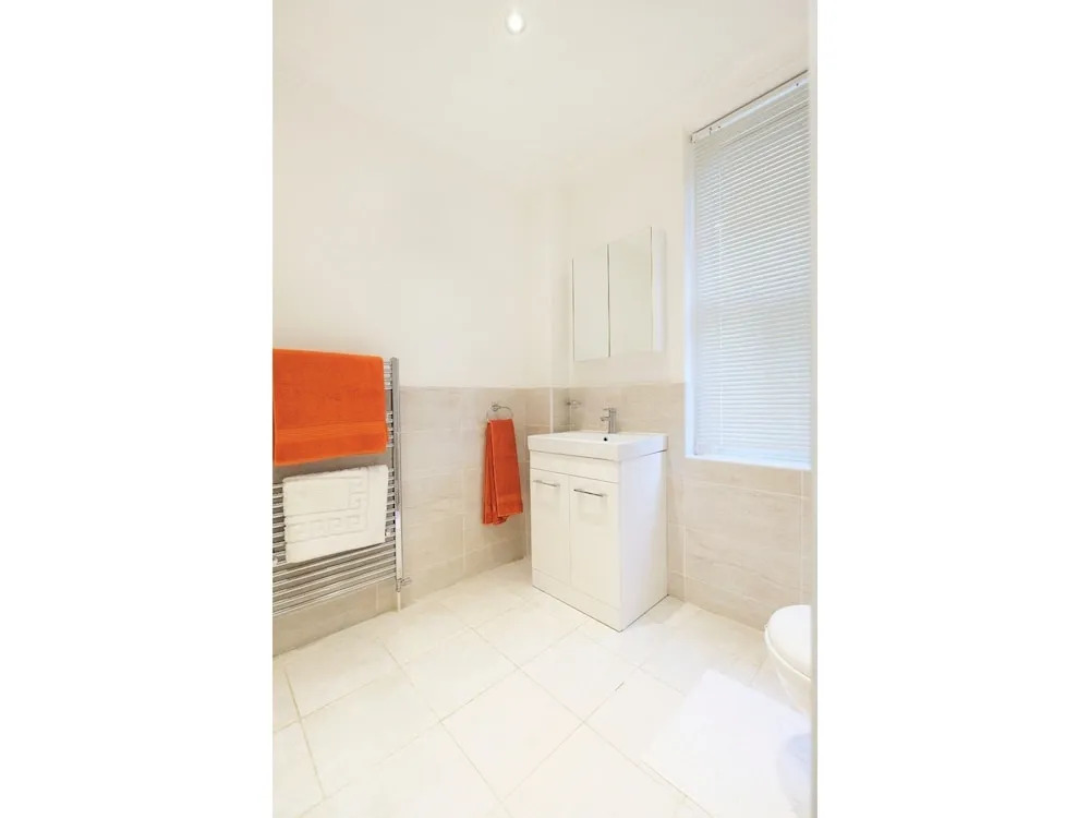Amazing 3-bedroom Garden Flat for 6 in Ealing