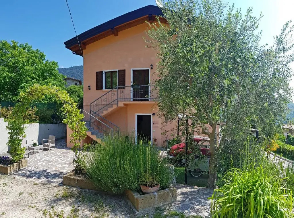 Casa Gina & Melape Garden and Solarium by Gardadomusmea