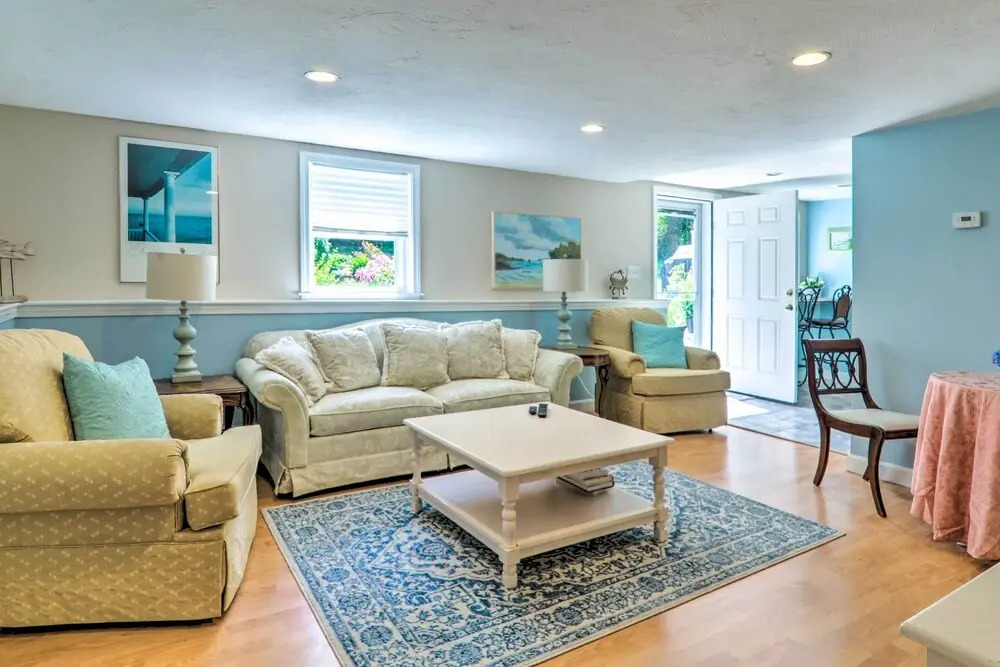 3 Mi to Bourne Scenic Park: Quaint Cape Cod Apt