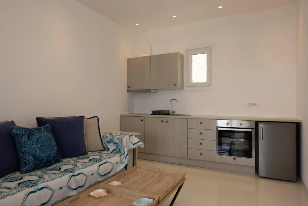 Luxury 1 Bedroom Apartment with Private Pool 4A