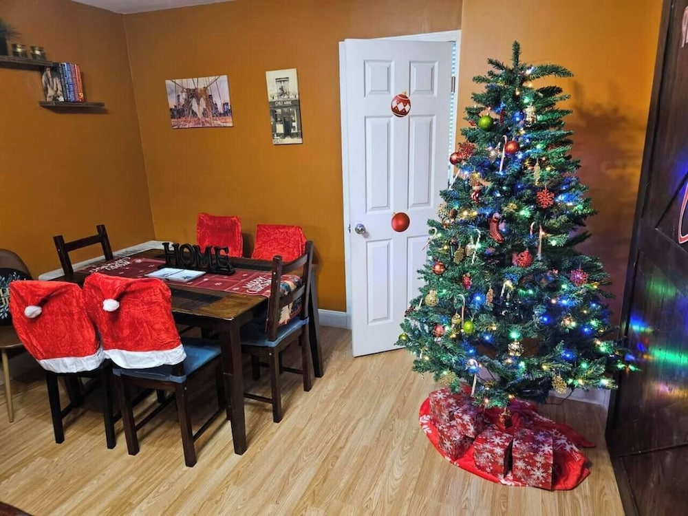 Highrise DTWN 3 Bed Condo w King Bed