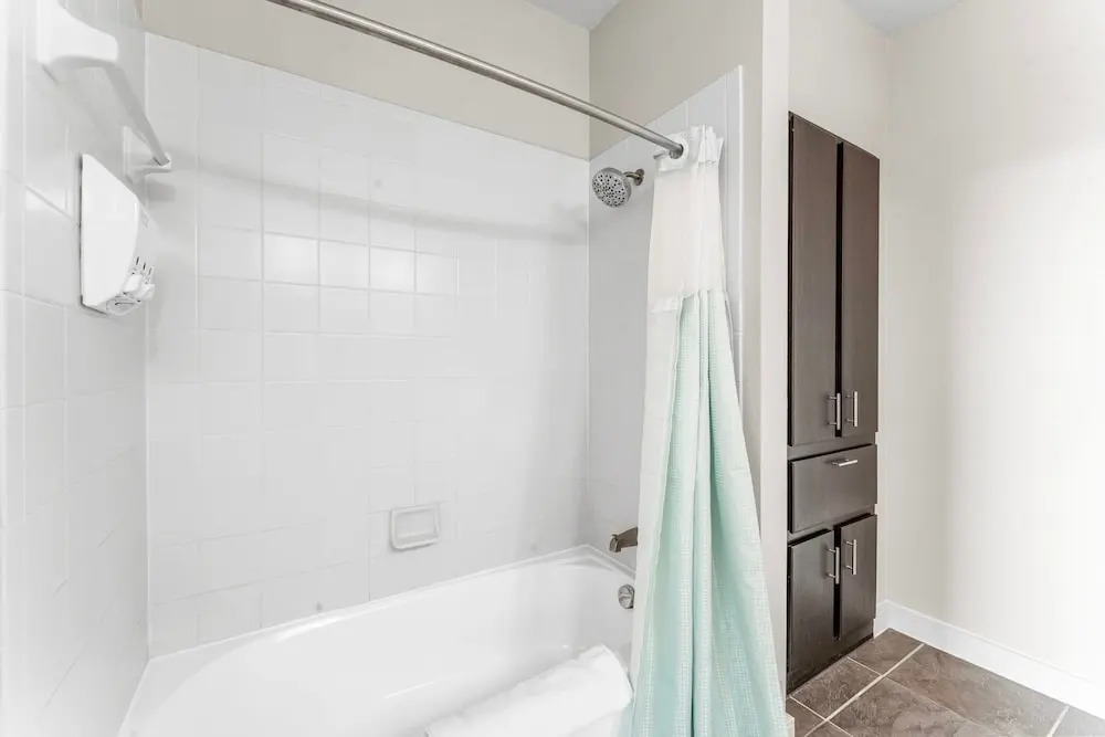 Prime Soco 2BR King Suite w Gympickleballlaundry