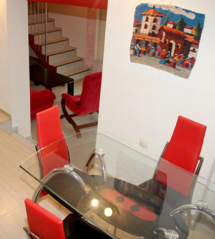 Perelik House