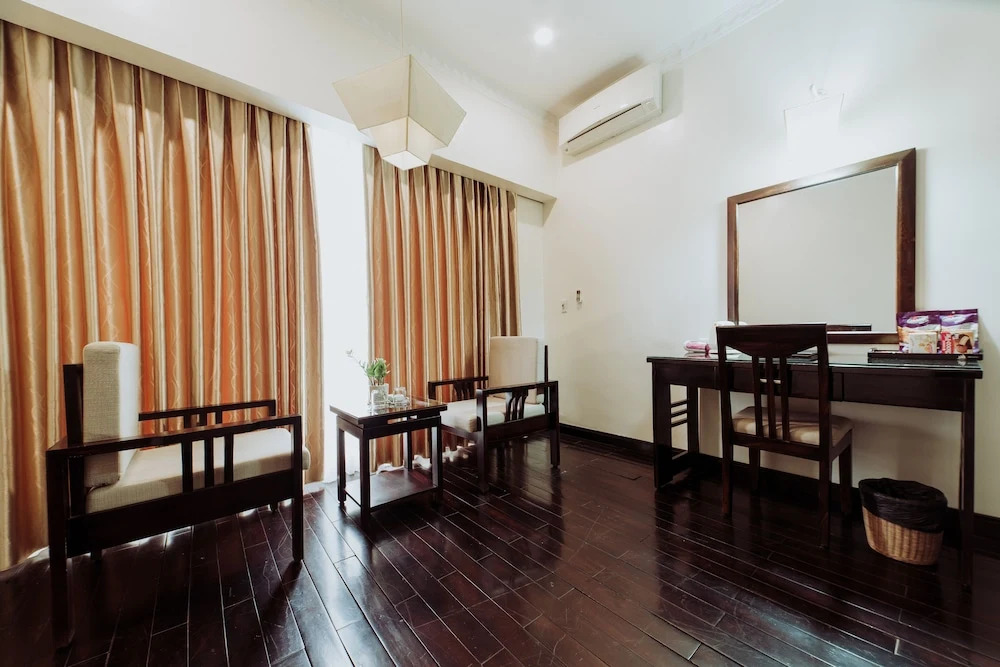 White Palace Thai Binh Hotel