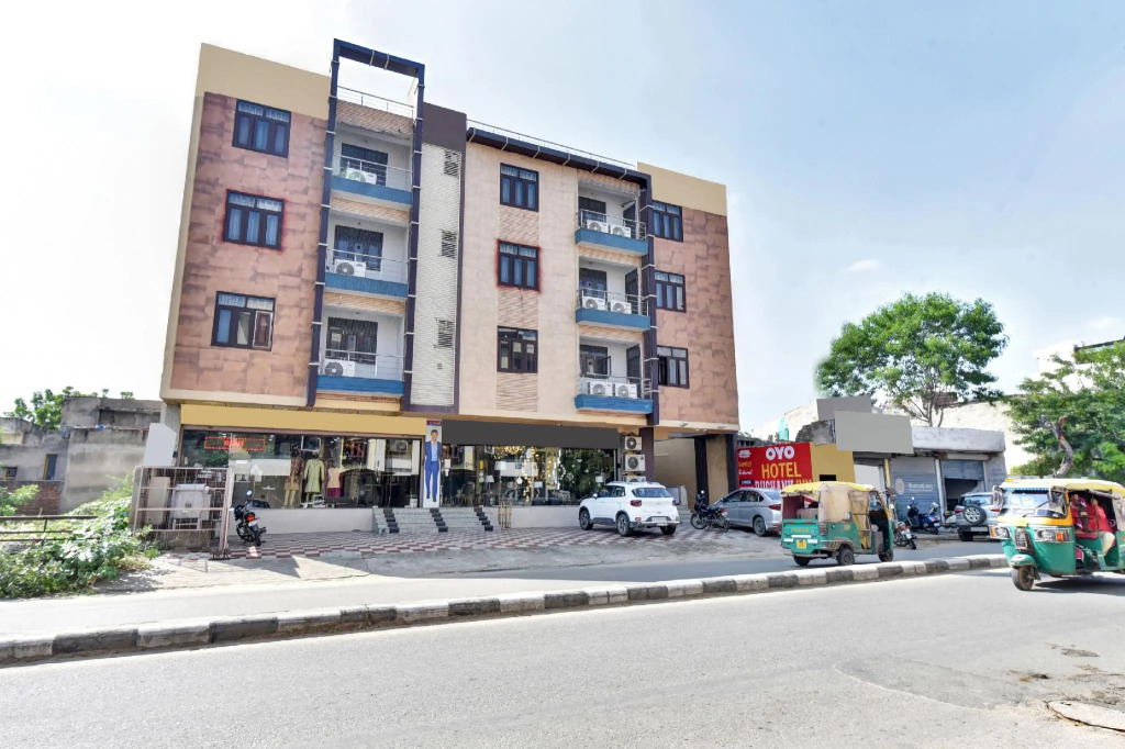 OYO Townhouse 575 Hotel Rushank Inn