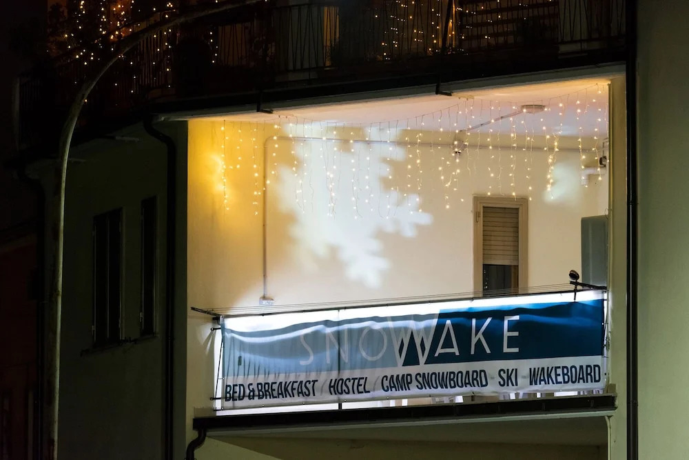 Snowake House