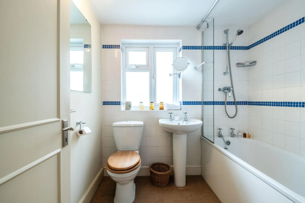 Traditional Fulham Home Close to the River Thames by Underthedoormat