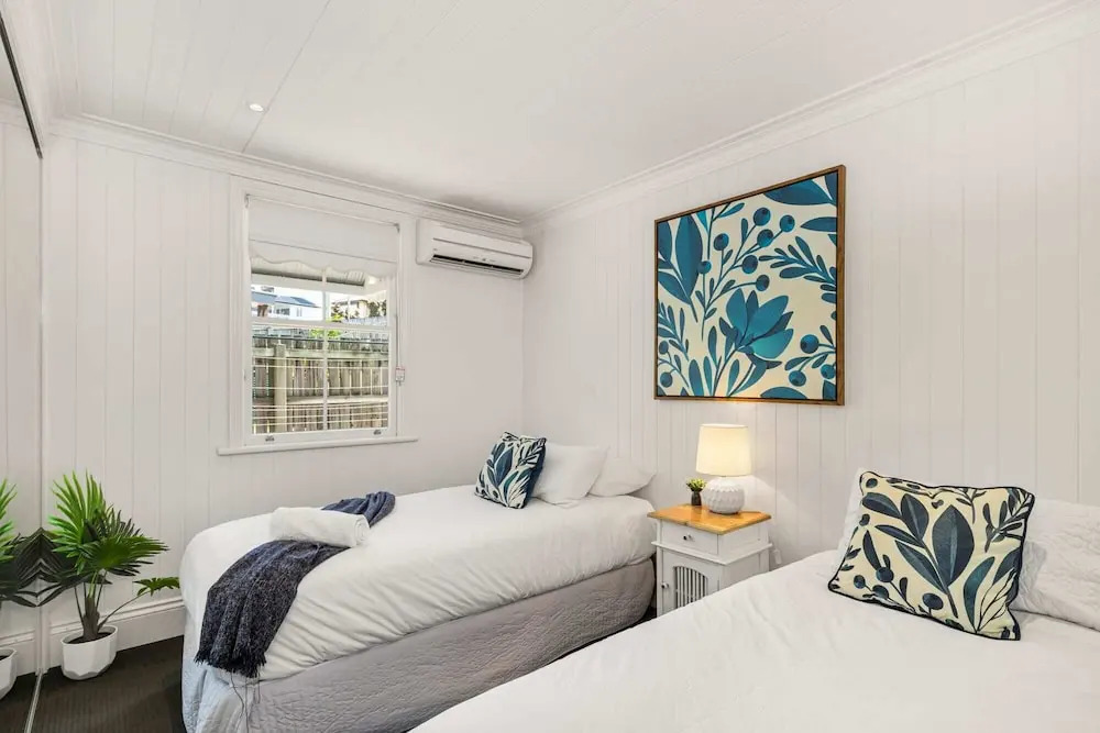 Family Home in Balmoral - Family Stays