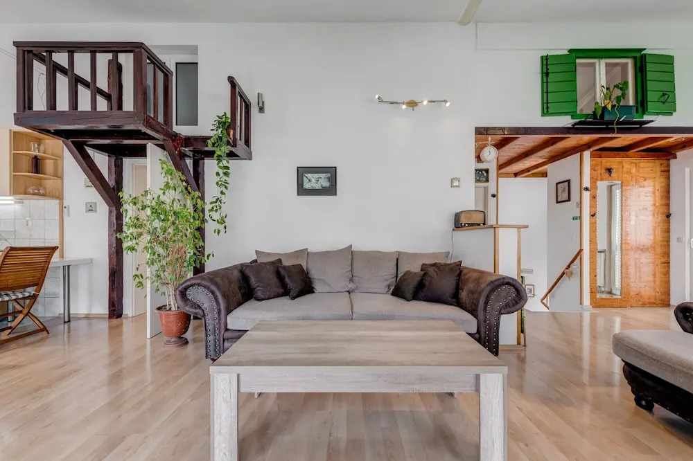 Spacious apartment Zvone with 3 balconies and parking