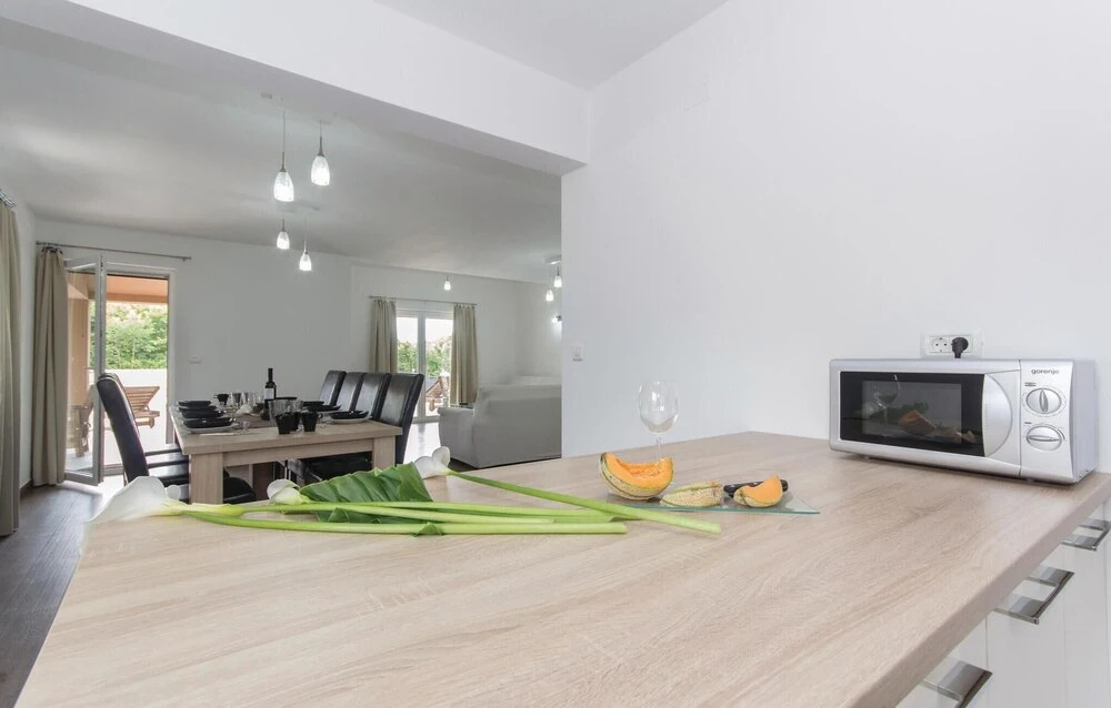 Beautiful Home in Marcana With Wifi and 4 Bedrooms