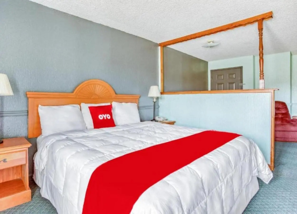 OYO Townhouse Tulsa Woodland Hills