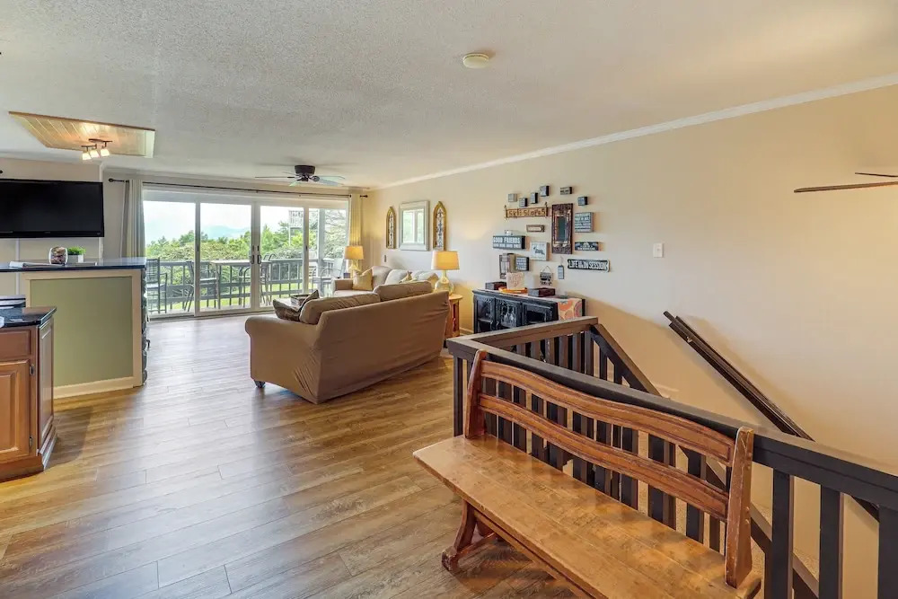 3 Mi to Slopes! Mtn-view Condo in Banner Elk