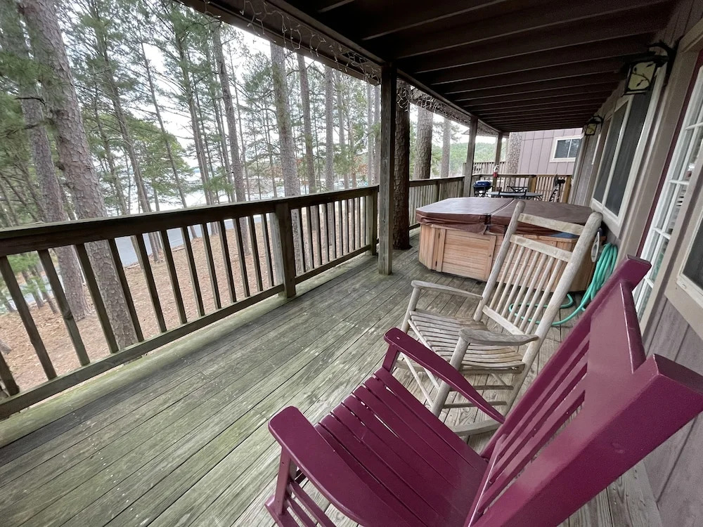 Mountain Harbor Lodge cottage on Lake Ouachita