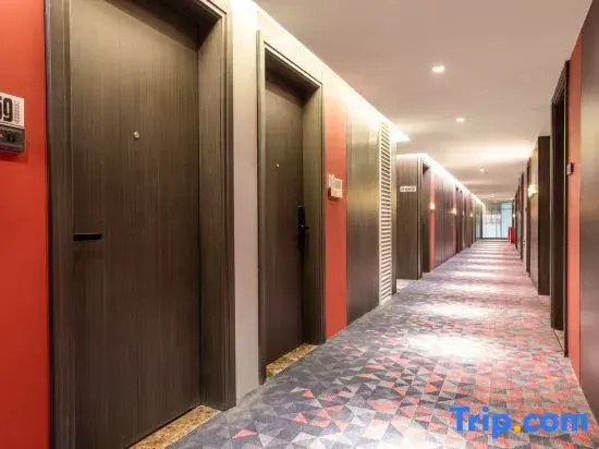 YueTa X E-Sports Hotel (Guangzhou South of Pearl River Binjiang East Road Subway Station)