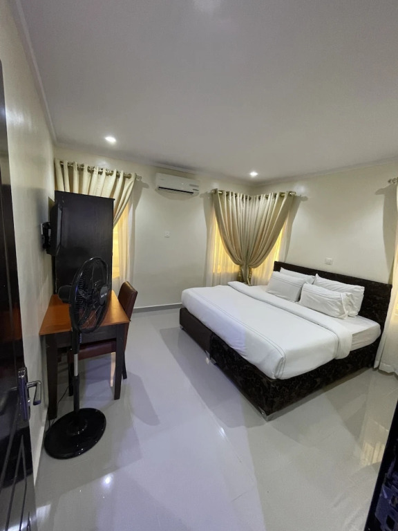 Number Eleven Hotel