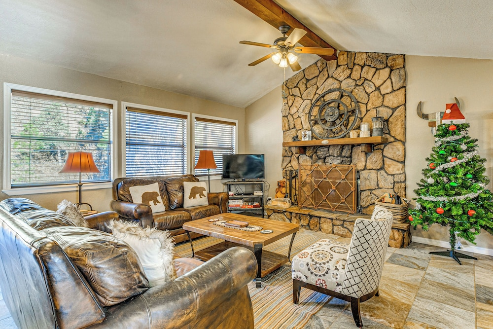 2 Mi to Midtown: Ruidoso Retreat w/ Hot Tub!