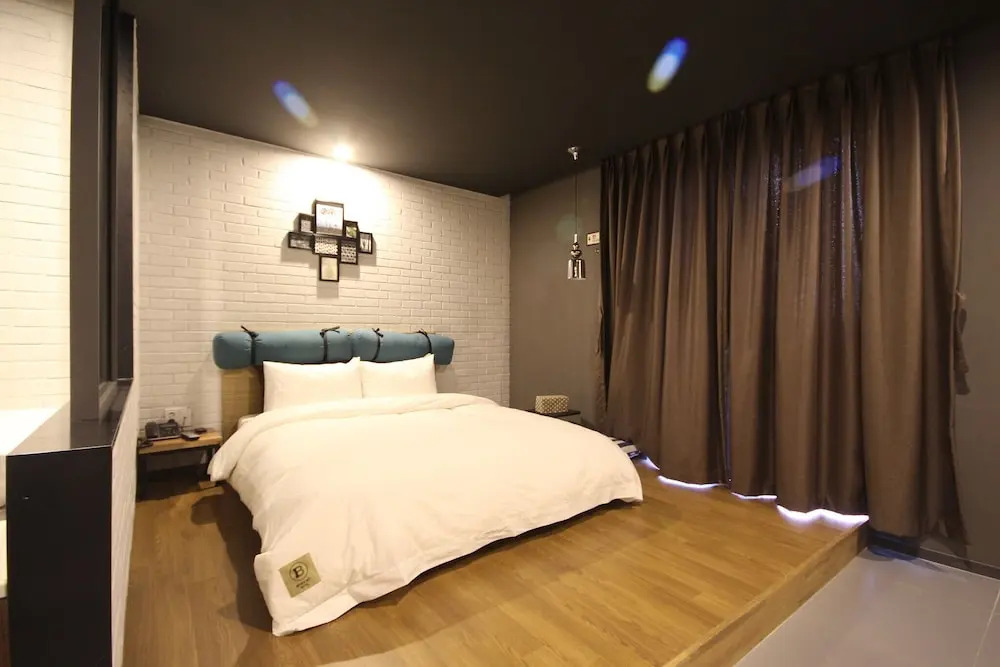 Busan Yeonsan Togok Brown Dot