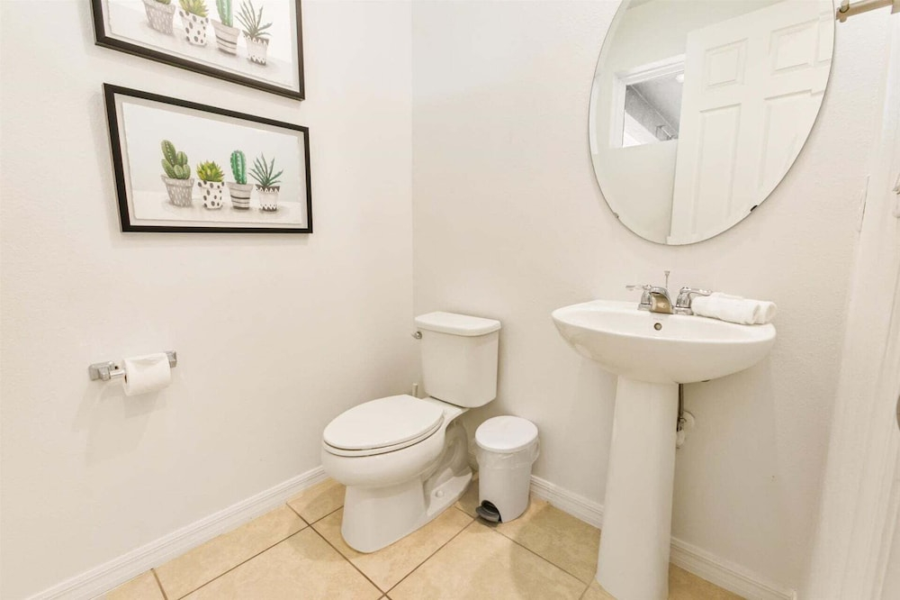 Spacious 6-bedroom Home With Private Pool & Spa in Solara Resort Just 7 Miles to Disney!