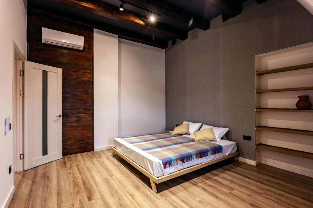 LEOGRAND apartment on Kniazia Romana 6