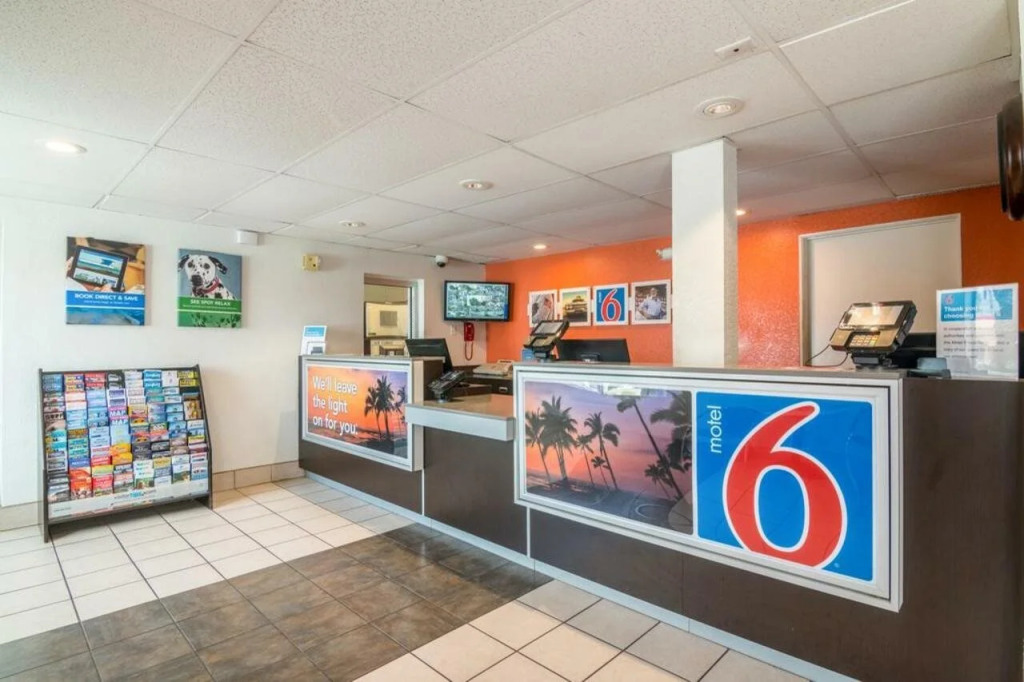 Motel 6-Ventura, CA - Beach