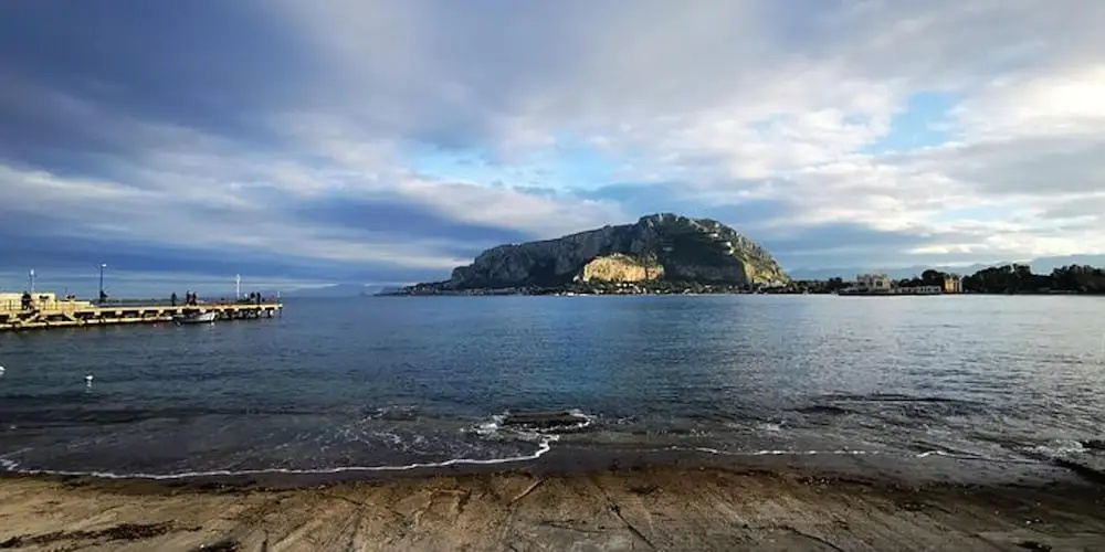 Apartment with 2 Bedrooms in Palermo, with Wonderful Sea View And Enclosed Garden - 2 Km From the Beach