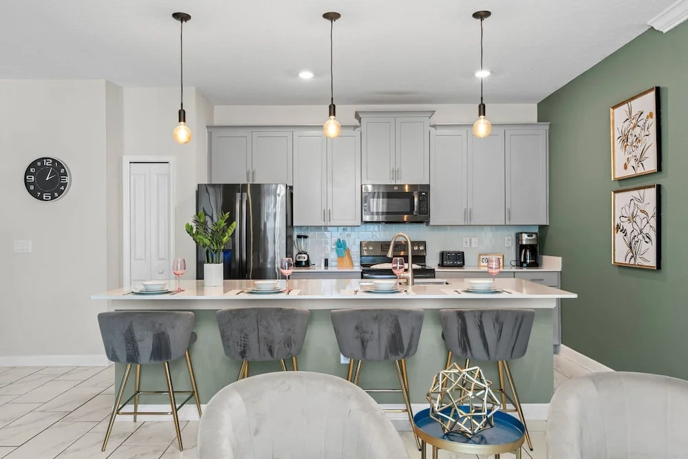 Chic 4BR Home With Mickey Star Wars Rooms