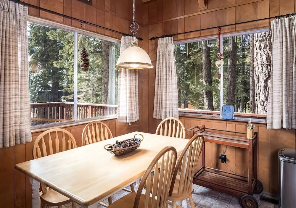 The Honey Bear Cabin With Fireplace and Large Deck! #109