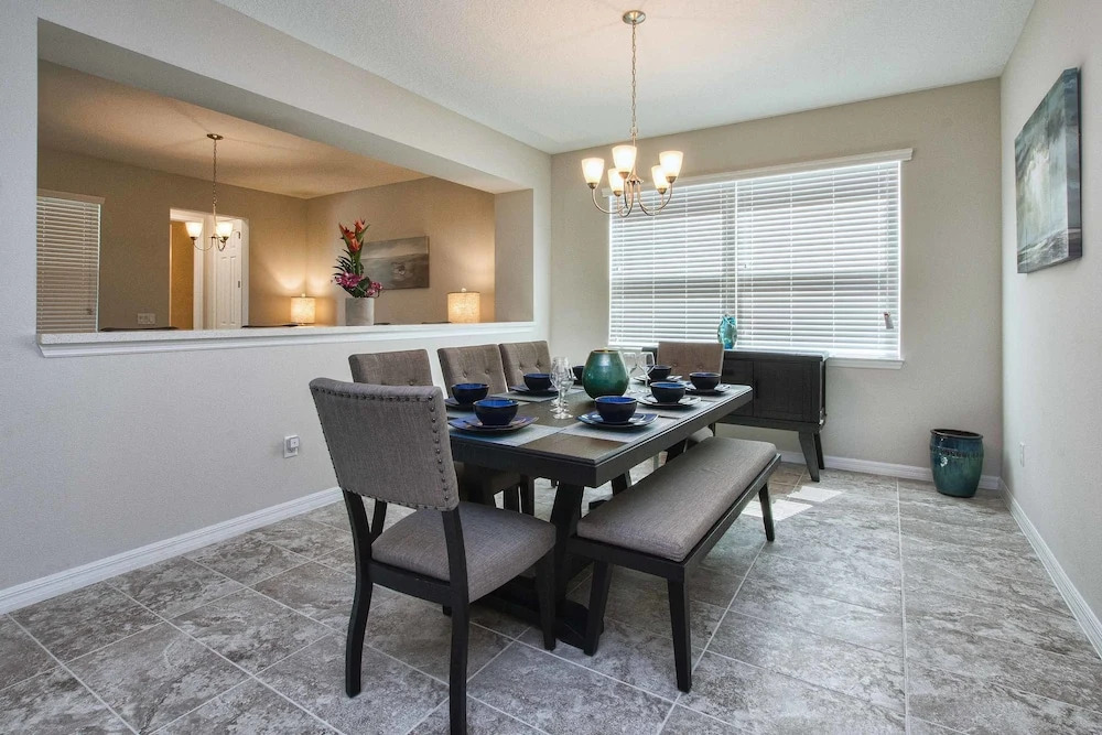 Solara 9 Bedroom House w Pool - 8100SA